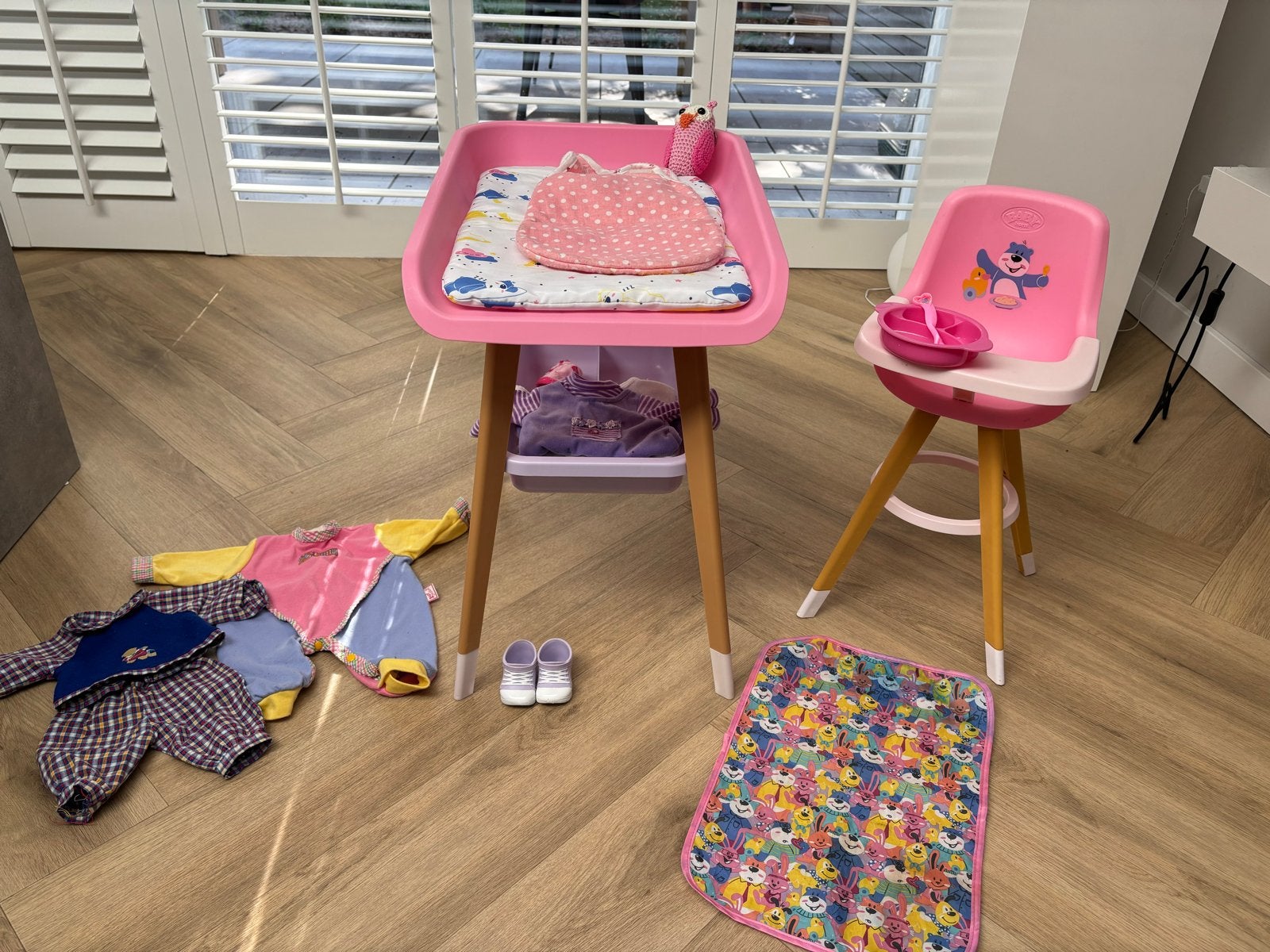 Baby Born verschoontafel, stoel, kleding en schoentjes, Kinderen en Baby's, Speelgoed | Poppen, Ophalen, Gebruikt, Babypop
