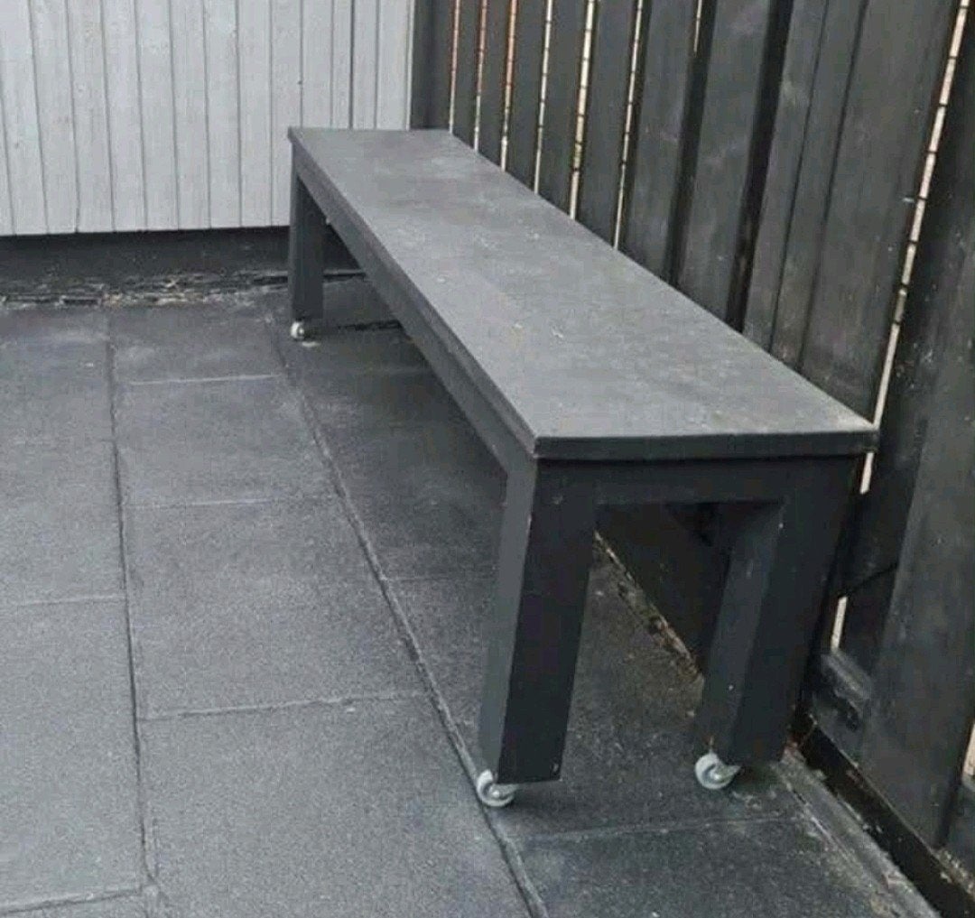 Zwarte houten bank op wieltjes 180L massief eiken, Ophalen, Gebruikt, Hout