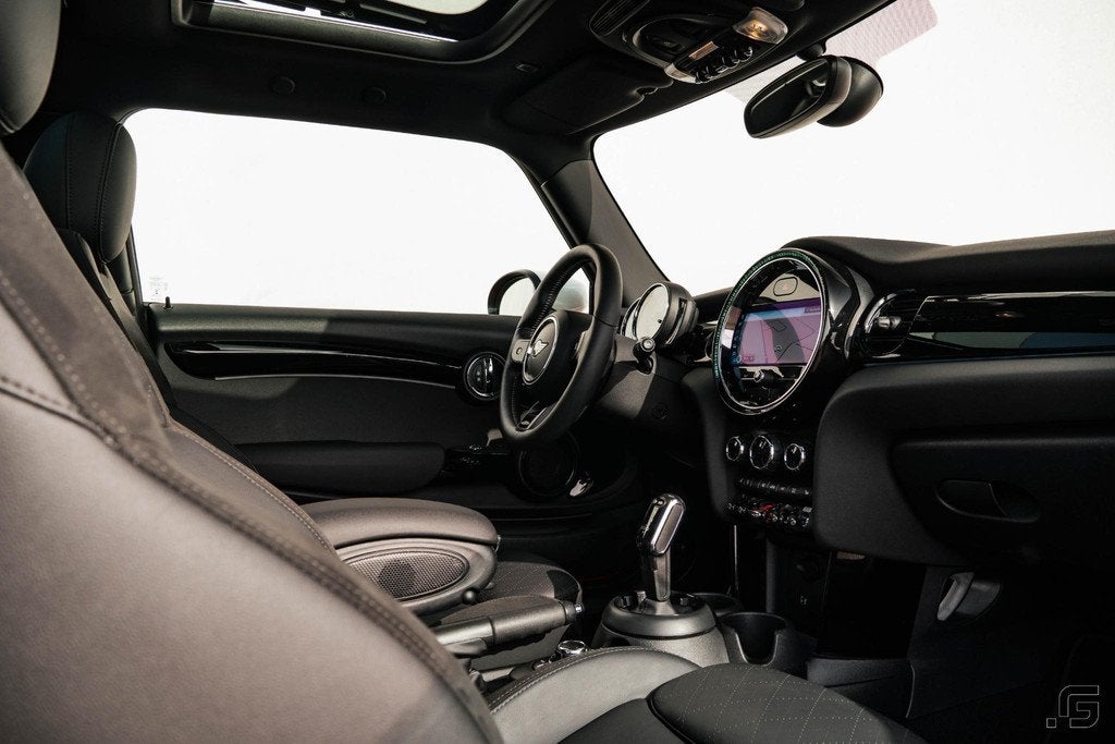MINI Cooper 1.5 | JCW Trim | Pano Dak | Navi Prof | Stoel-/s, 136 pk, Gebruikt, 4 stoelen, Leder