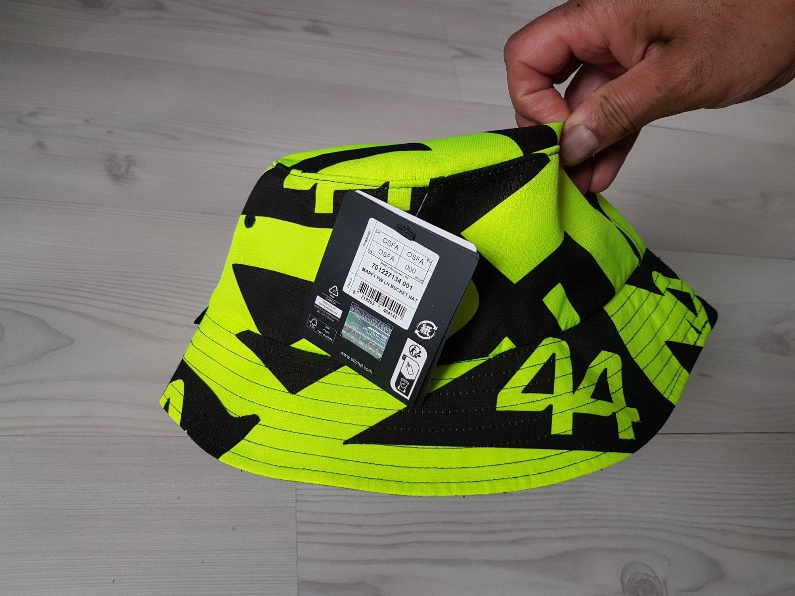 Mercedes-AMG bucket hat, Ophalen of Verzenden, Nieuw, Buitenlandse clubs, Shirt