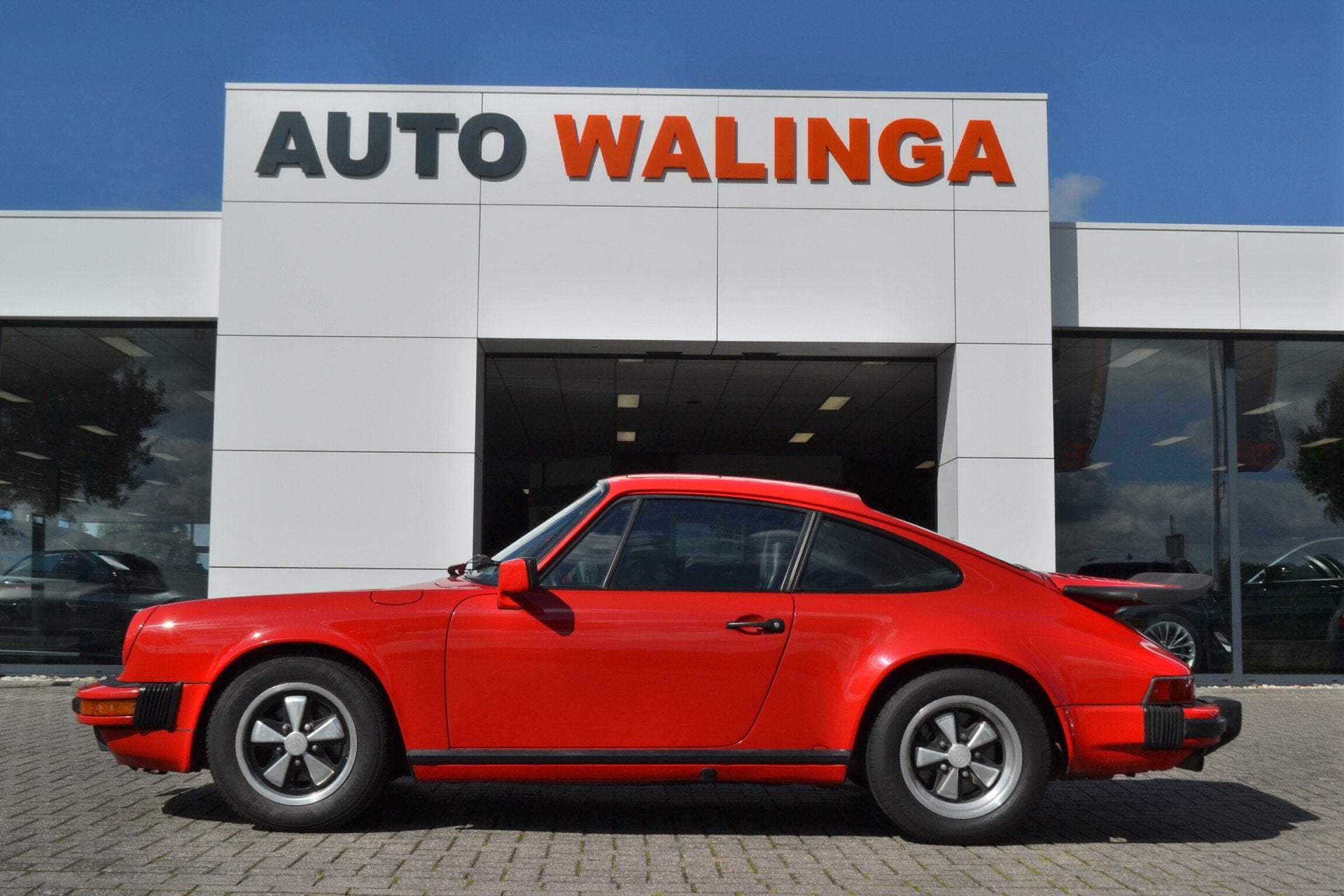 Porsche 911 3.2 Carrera Coupe Schuifdak (bj 1985), Achterwielaandrijving, Zwart, 4 stoelen, Bedrijf