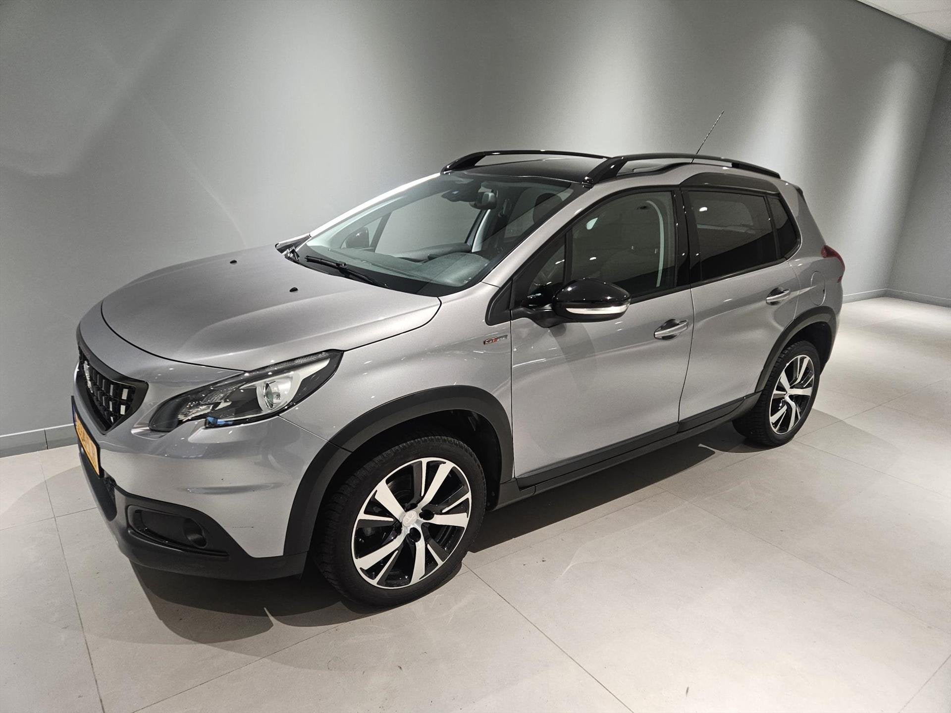 PEUGEOT 2008 1.2 PureTech 110pk GT-Line Pano/ Navi/ Clima/ C, Auto's, Voorwielaandrijving, 12 maanden, 1199 cc, Leder en Stof