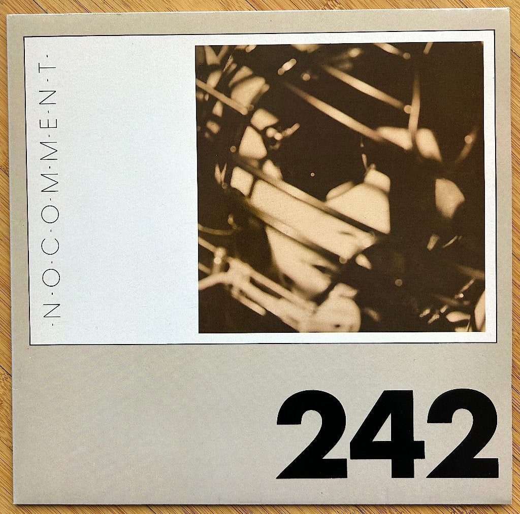 FRONT 242 - NO COMMENT (LP) (SIDE 8420), LP, Ophalen of Verzenden, Zo goed als nieuw, Inclusief binnenhoes