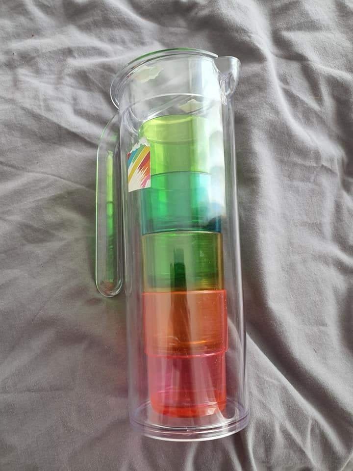 Waterkan met 4 gekleurde bekers - Ideaal voor picknick, Overige typen, Kunststof, Ophalen of Verzenden, Zo goed als nieuw