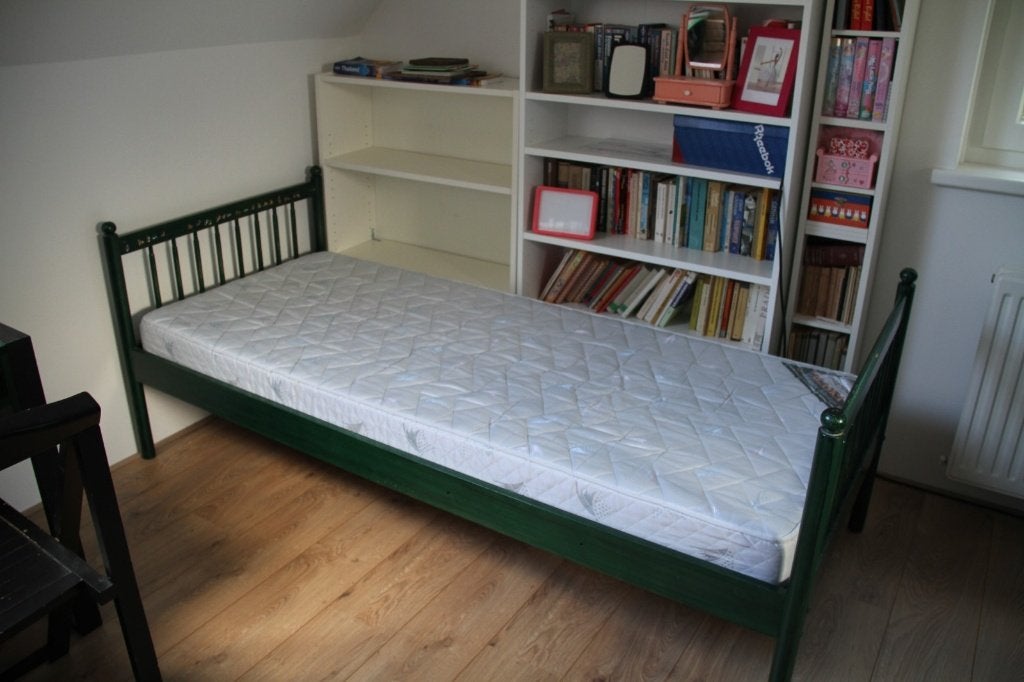1 Groen kinderbed inclusief matras (totaalmaat 200x88x76cm), Ophalen, 70 tot 85 cm, Zo goed als nieuw, Matras