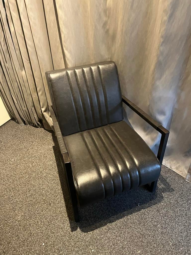 Mooie antracietkleurige fauteuil, Huis en Inrichting, Fauteuils, Ophalen, Gebruikt, 50 tot 75 cm, Leer