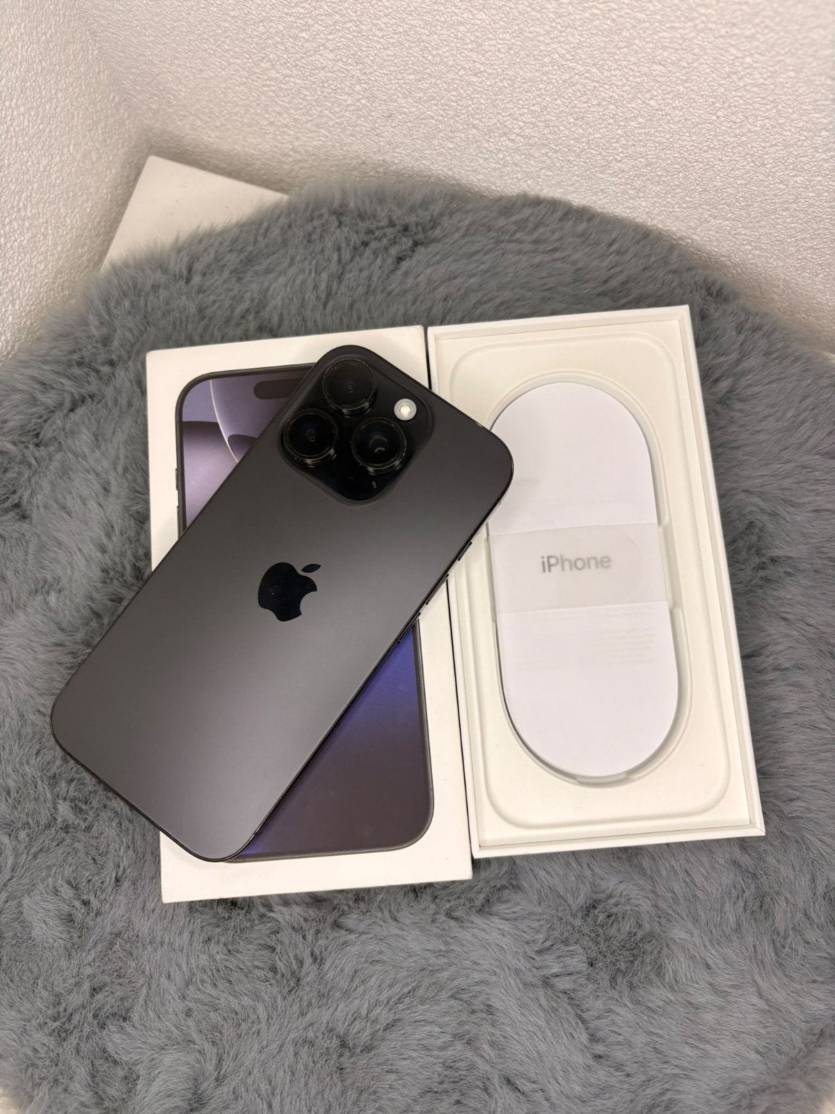 iPhone 16 Pro Zwart | 10 Hoesjes | Aankoopbewijs, 128 GB, Zwart, Ophalen of Verzenden, Zo goed als nieuw