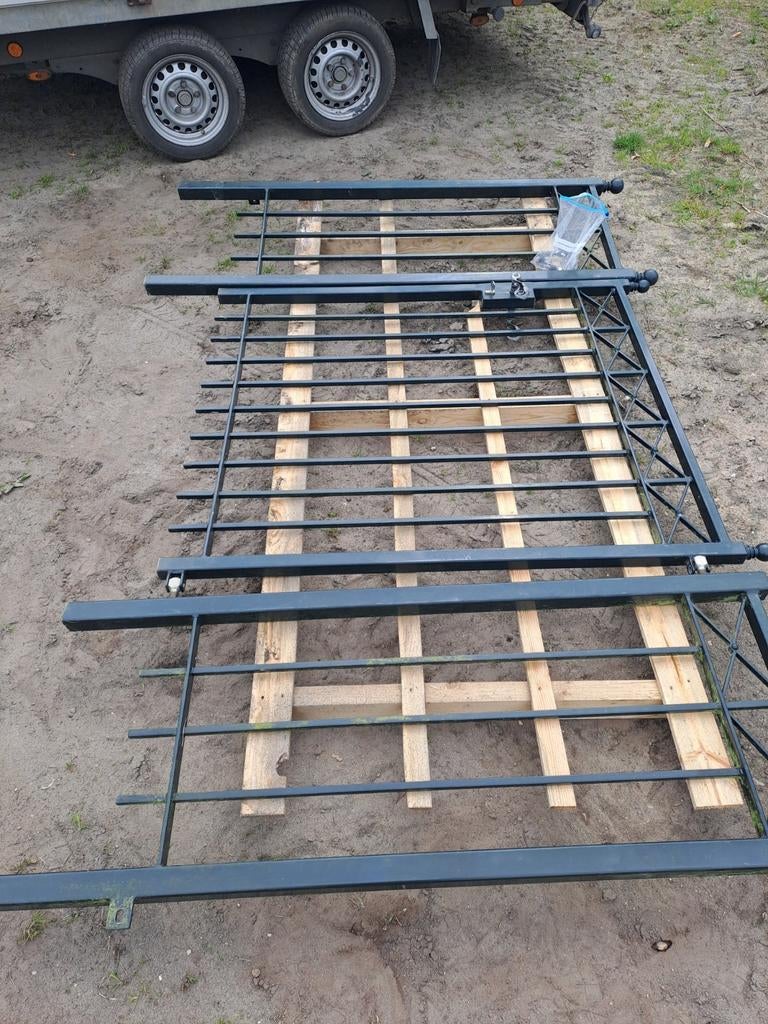 Robuust ijzeren hekwerk met poort - Gebruikt, Tuin en Terras, Tuinhekken en Hekwerk, Gebruikt, Sierhekwerk, IJzer, Met poort, Ophalen