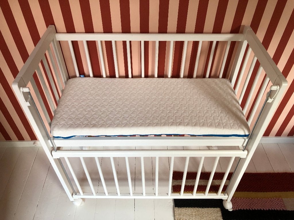 Petit Amélie co-sleeper incl. nieuw AeroSleep matraspakket, Ophalen, Zo goed als nieuw, Wieg