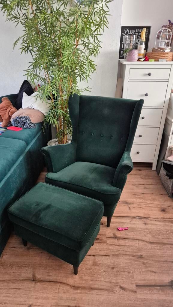 IKEA STRANDMON oorfauteuil + voetenbank – Djuparp donkergroe, Ophalen, Gebruikt, T, Stof