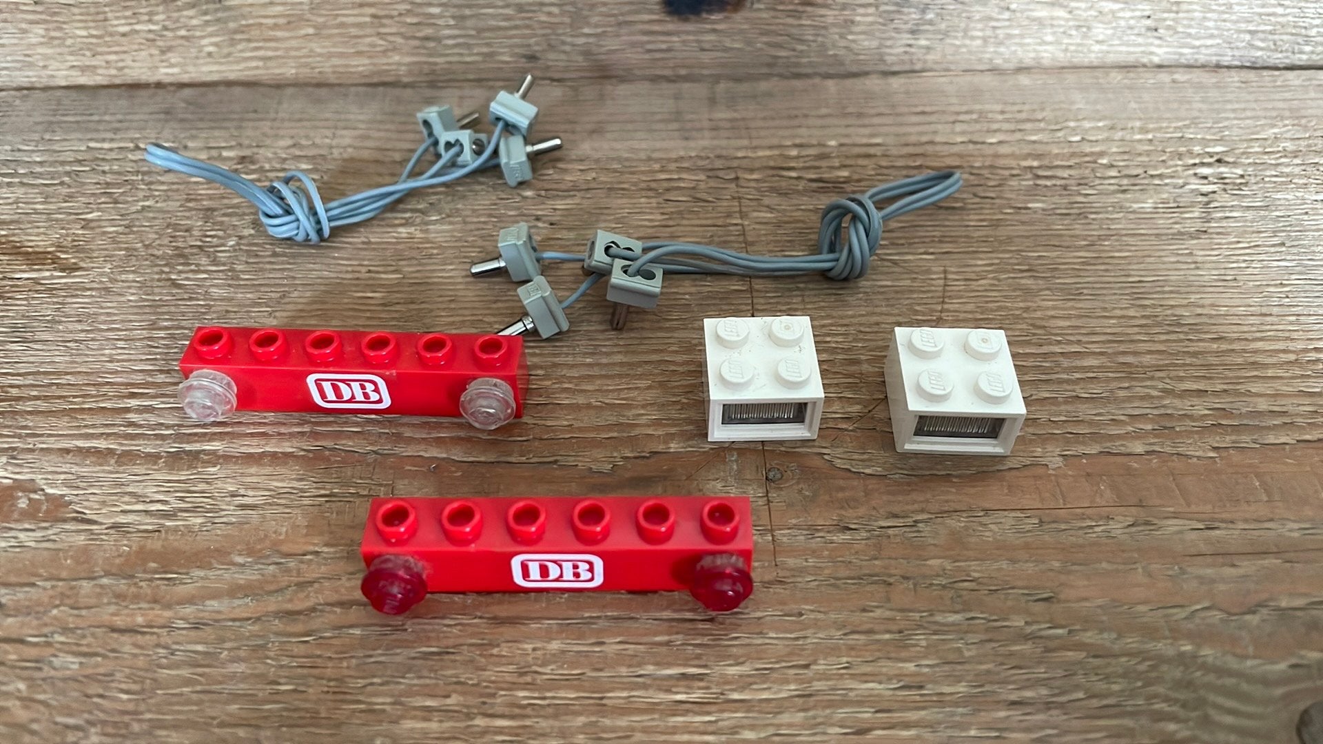 12V Rails Trein 2x Rode Lichtbalk (7861; 12Volt), Kinderen en Baby's, Overige thema's, Lego, Ophalen of Verzenden, Zo goed als nieuw