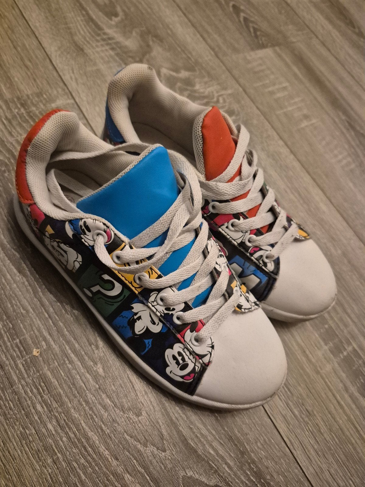 Disney Mickey Mouse sneakers maat 35, Kinderen en Baby's, Disney, Gebruikt, Jongen of Meisje, Schoenen