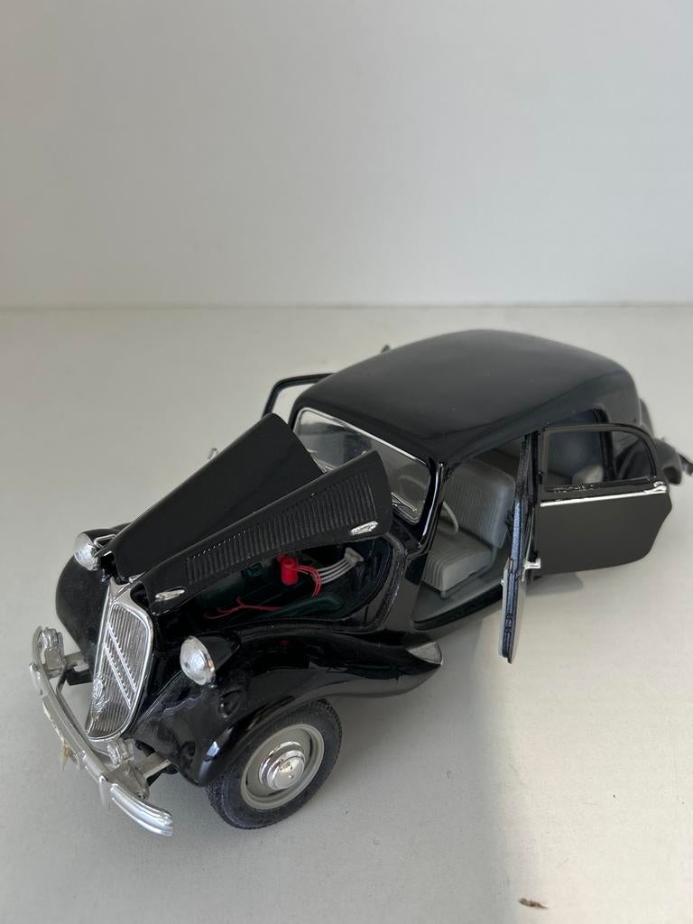 Citroën Traction Avant 15CV Zwart Modelauto, Ophalen of Verzenden, Zo goed als nieuw
