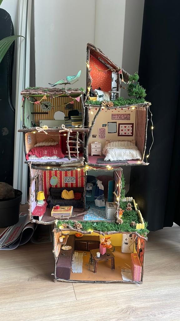 dollhouse/poppenhuis, Verzamelen, Poppenhuizen en Toebehoren, Zo goed als nieuw, Poppenhuis, Ophalen of Verzenden