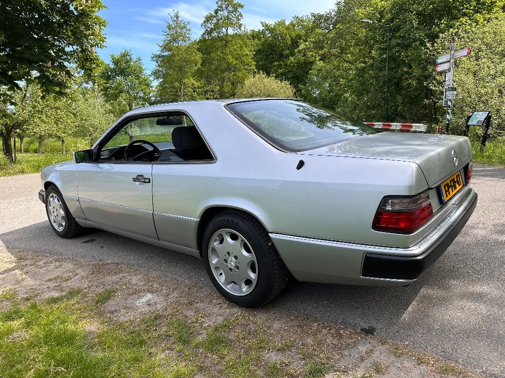 Volledig gerestaureerde 230 CE Sportline - taxatie €27.500, Metallic lak, 4 cilinders, 700 kg, 132 pk