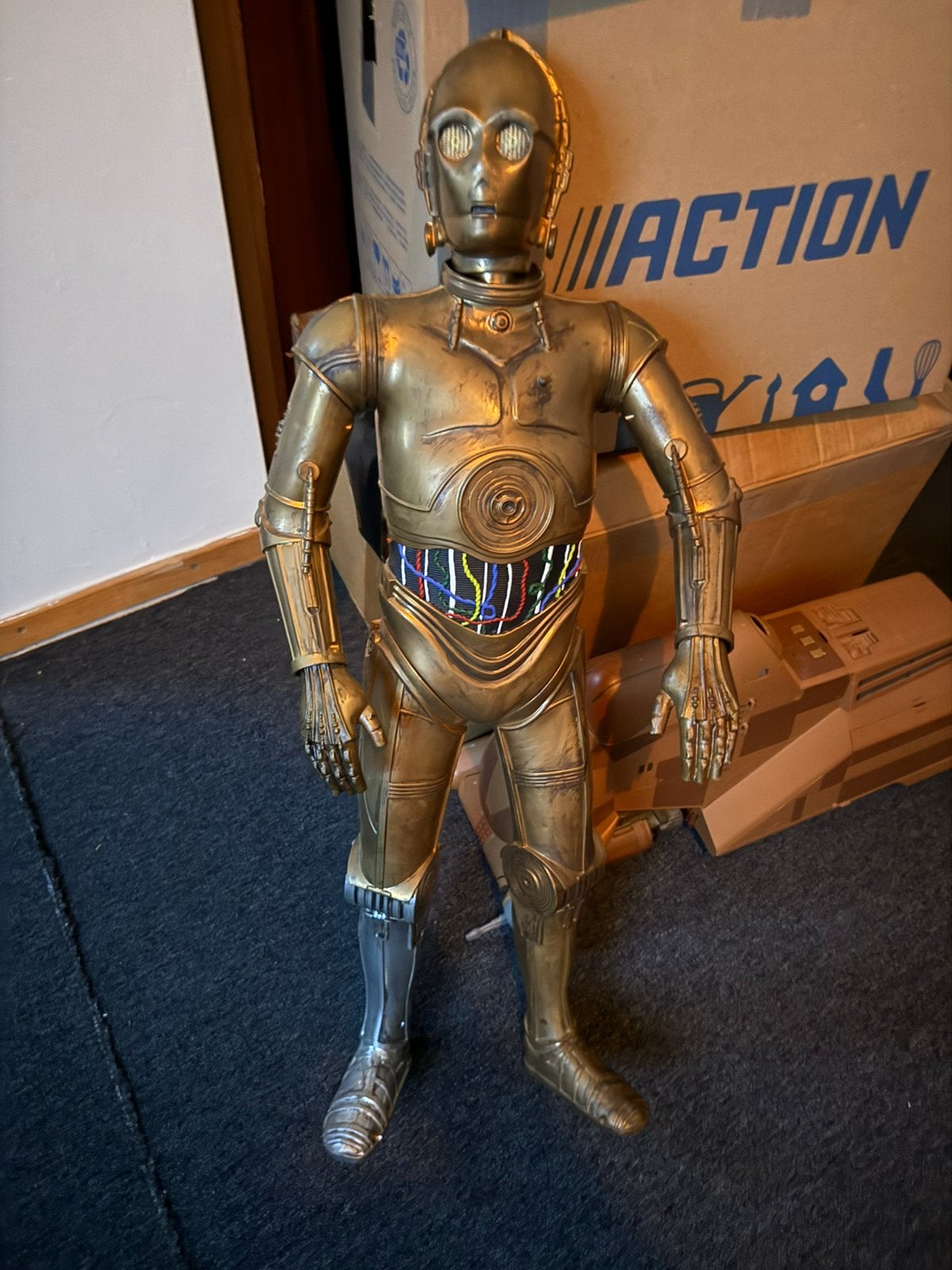 C-3po 80cm custum paint, Verzamelen, Ophalen of Verzenden, Zo goed als nieuw, Actiefiguurtje