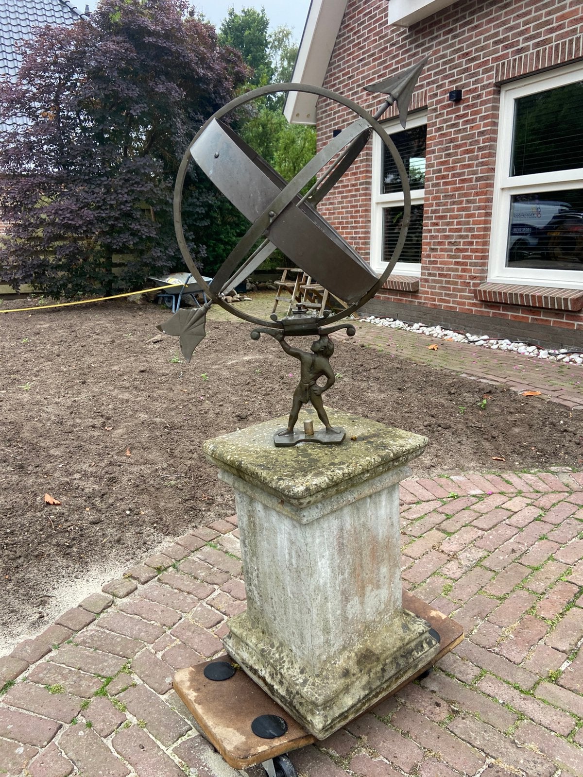 Zonnewijzer op sokkel, Ophalen, Gebruikt