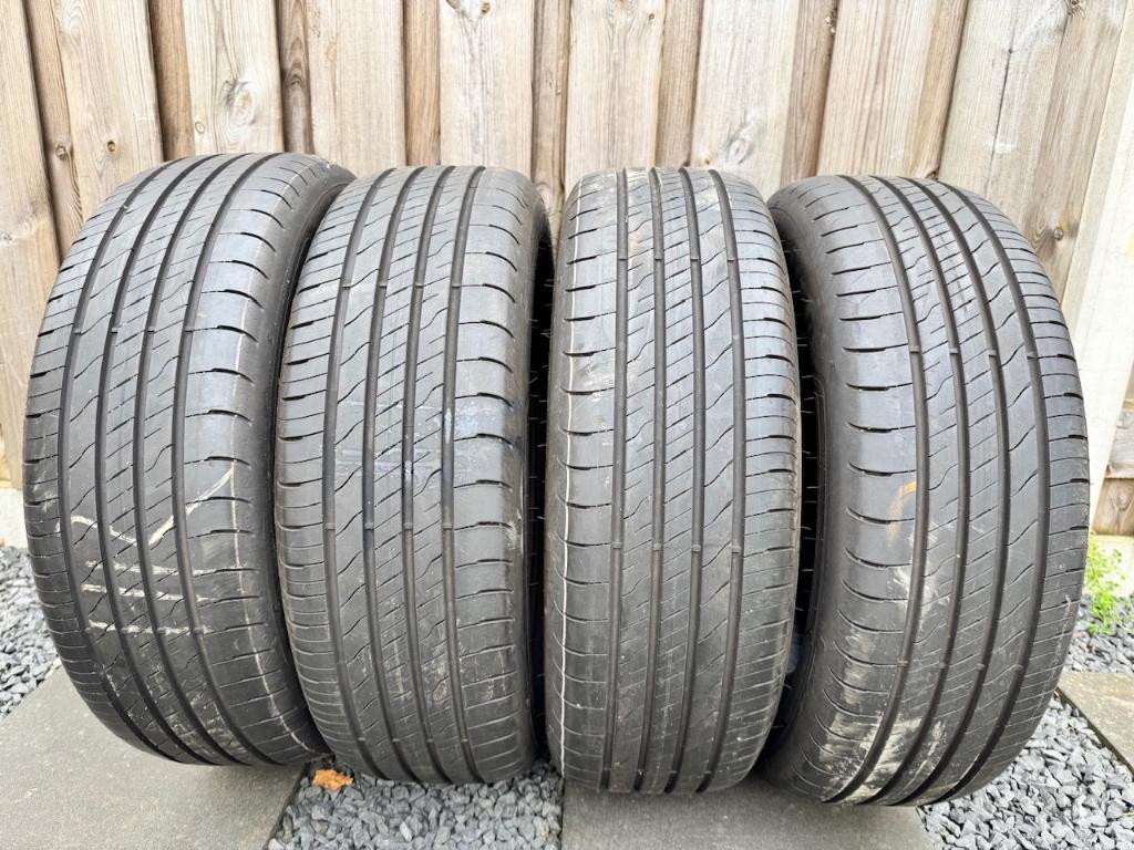 Zomerbanden Goodyear 215 60 r17 96H, Ophalen, Zo goed als nieuw
