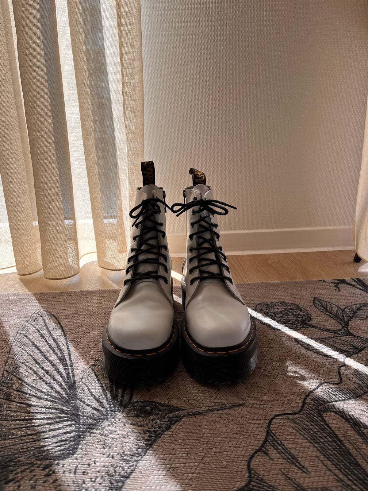 Dr Martens Jadon Plateaulaarzen Wit - Zo goed als nieuw, Verzenden, Zo goed als nieuw, Wit, Lage of Enkellaarzen