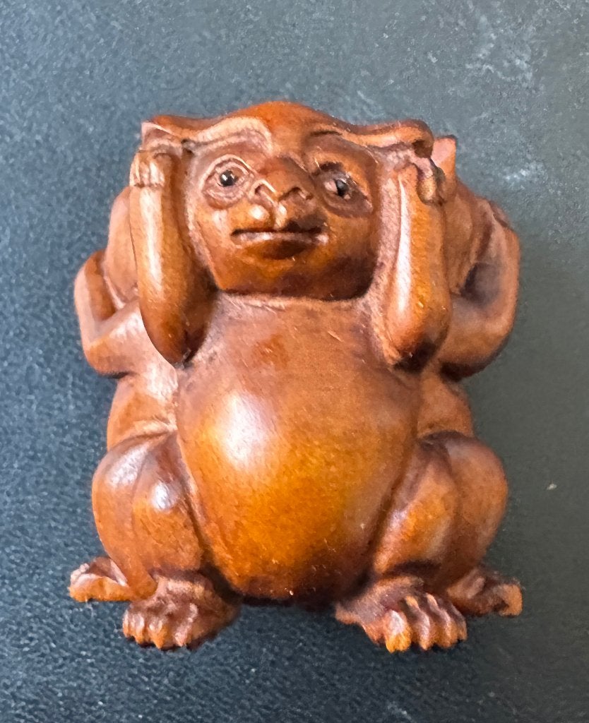 Hardhouten Netsuke van drie poesjes Horen Zien en Zwijgen, Antiek en Kunst, Kunst | Niet-Westerse kunst, Hout, Bruin, Ophalen of Verzenden