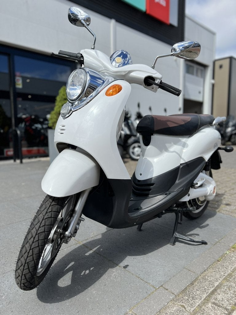 Emco Novi 25 km e scooter Eindejaars Deal, Fietsen en Brommers, Niet ingevuld, Gebruikt, Elektrisch, Niet ingevuld
