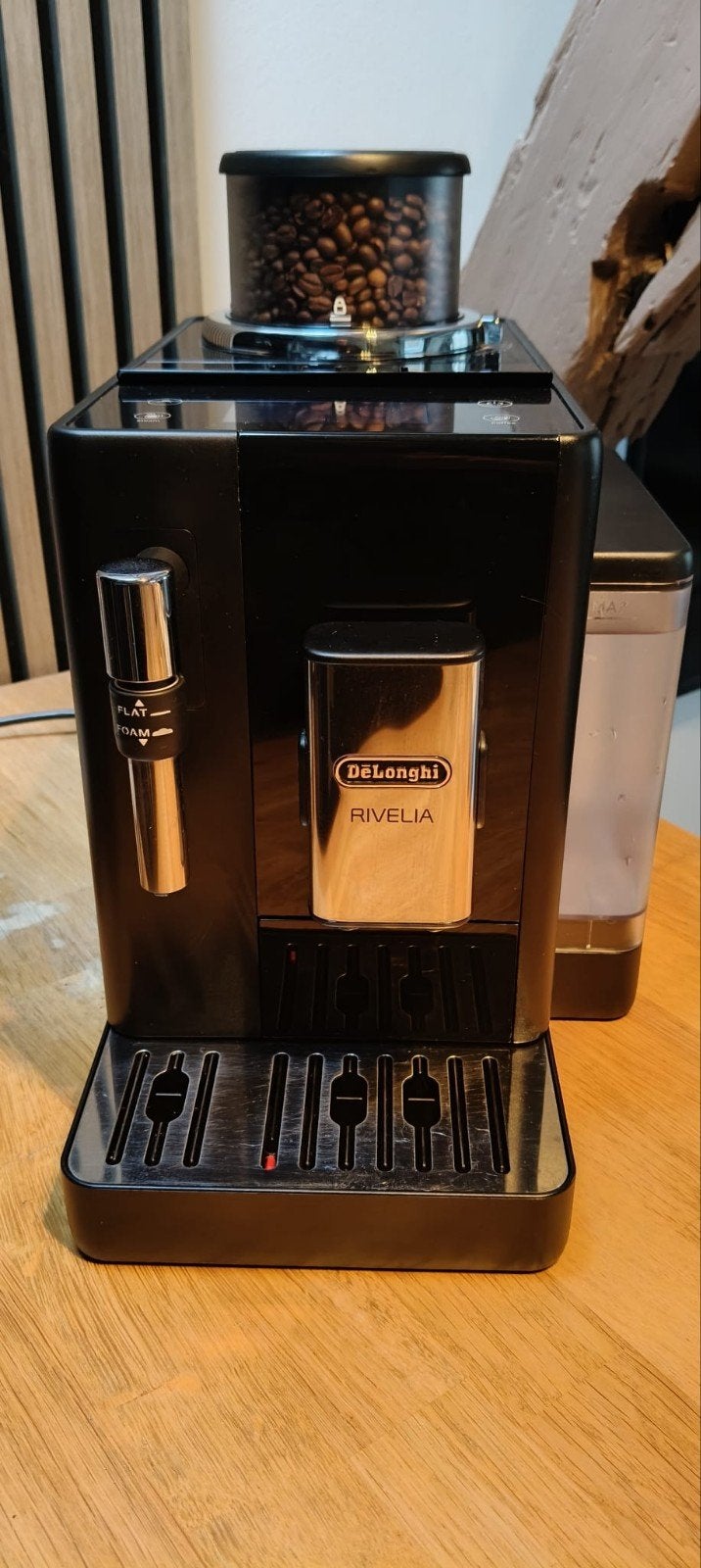 De'Longhi Rivelia Volautomatische Espressomachine Zwart, Ophalen, Espresso apparaat, Koffiebonen, Zo goed als nieuw