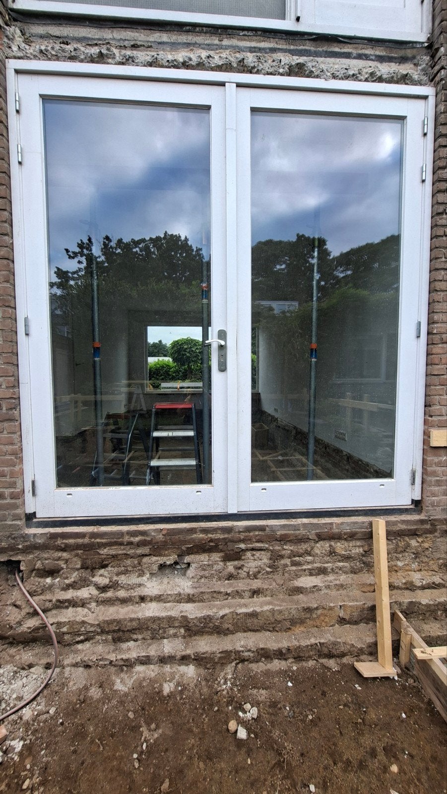 Hardhouten kozijn met openslaande deuren met dubbelglas, Doe-het-zelf en Verbouw, Kozijnen en Schuifpuien, Ophalen, Gebruikt, Deurkozijn