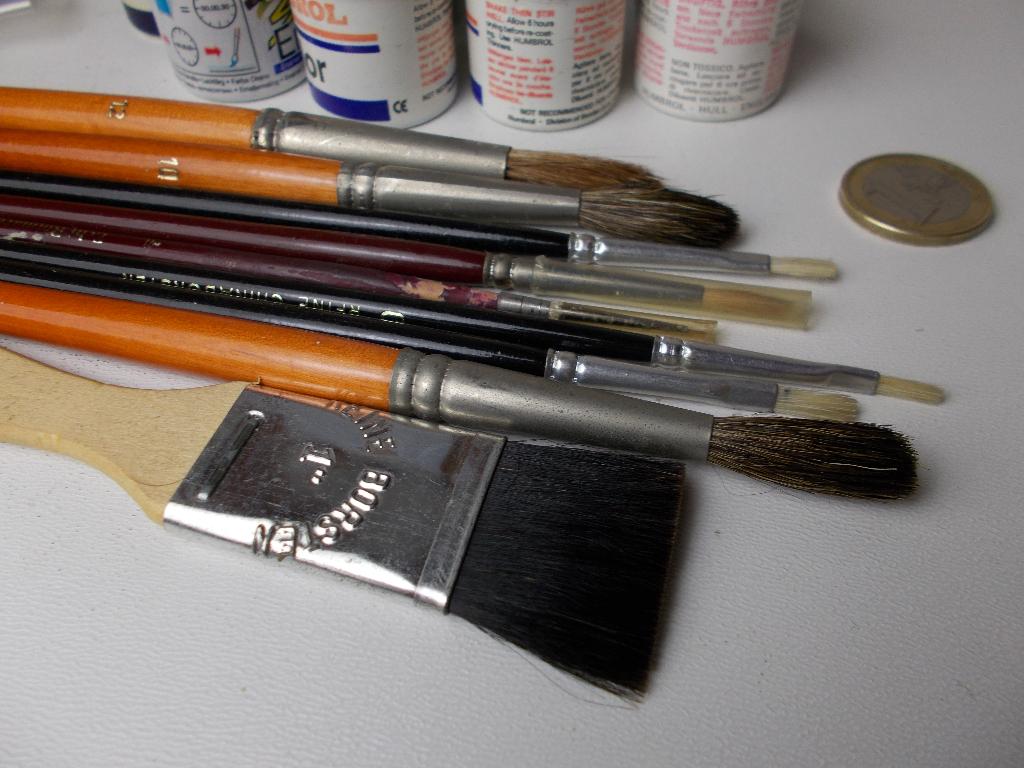 Humbrol Modelbouw verf 17 x + PENSELEN + Soldaatjes., Overige merken, 1:32 tot 1:50, Overige typen, Ophalen of Verzenden