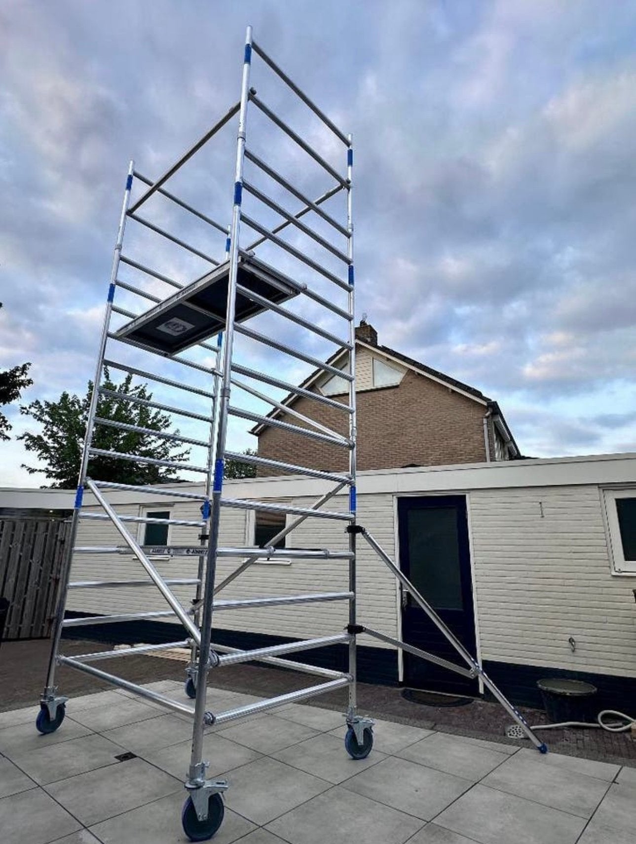 Te huur steiger 6.2 meter WH compact 135x190, Doe-het-zelf en Verbouw, Ophalen, Zo goed als nieuw, Rolsteiger of Kamersteiger