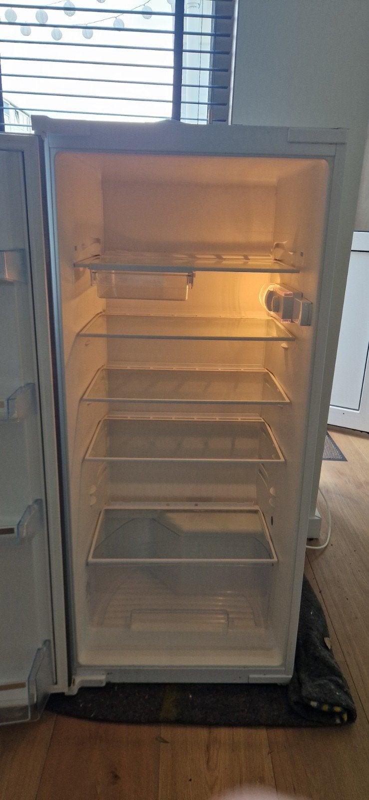 Bosch KIR24V21FF inbouwkoelkast - Zonder vriesvak, Ophalen, 120 tot 140 cm, 200 liter of meer, 45 tot 60 cm