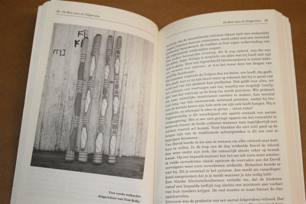 Didgeridoo. Rituele oorsprong en verschillende speelwijzen., Ophalen of Verzenden, Zo goed als nieuw, Artiest