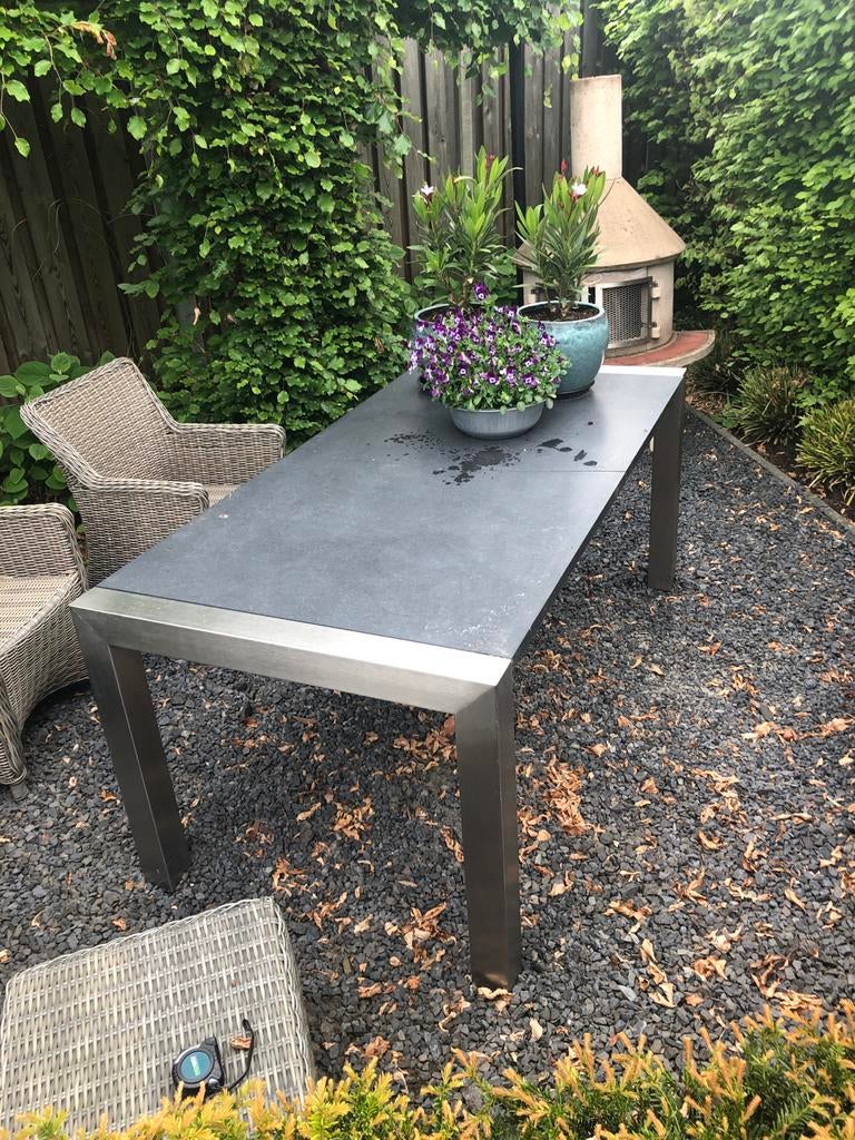 Natuurstenen tuintafel met stalen poten - blad doormidden, Tuin en Terras, Tuintafels, Ophalen, Gebruikt, Rechthoekig, Overige materialen