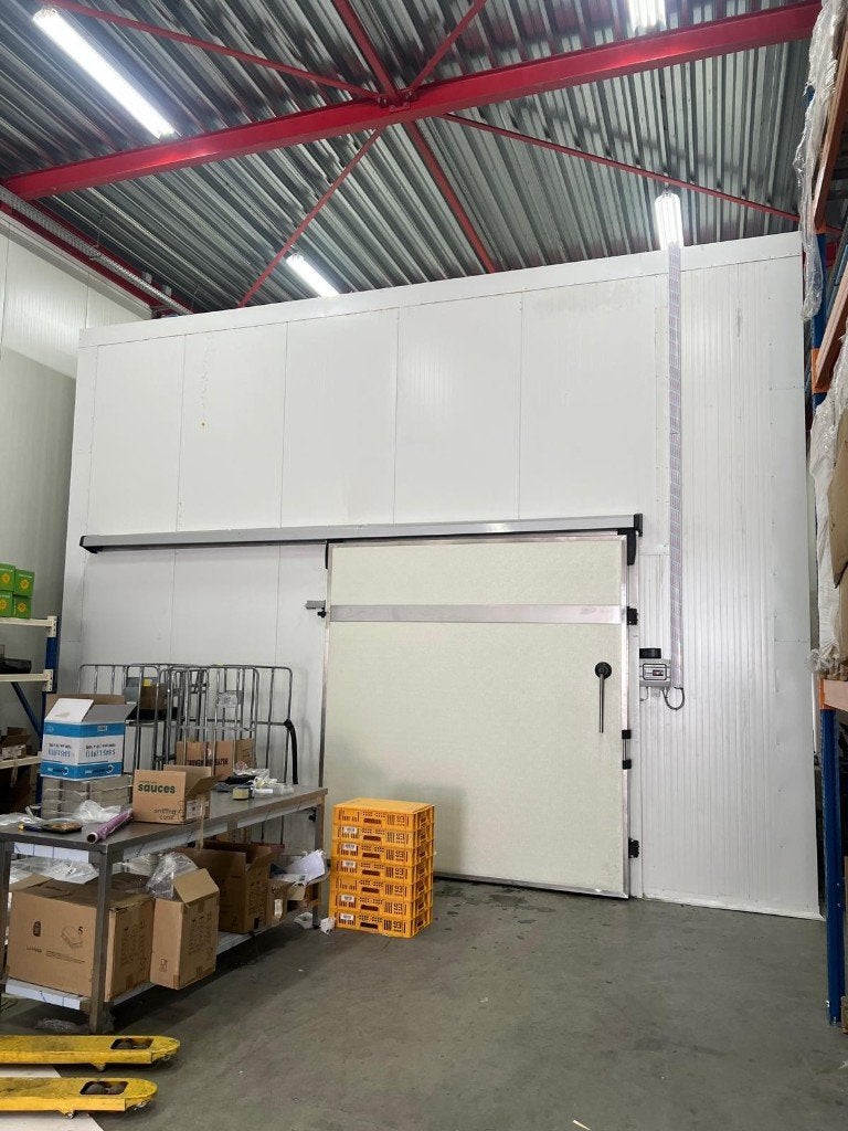 BEDRIJFSRUIMTE MET VRIESFACILITEITEN IN APELDOORN, Zakelijke goederen, Exploitaties en Overnames