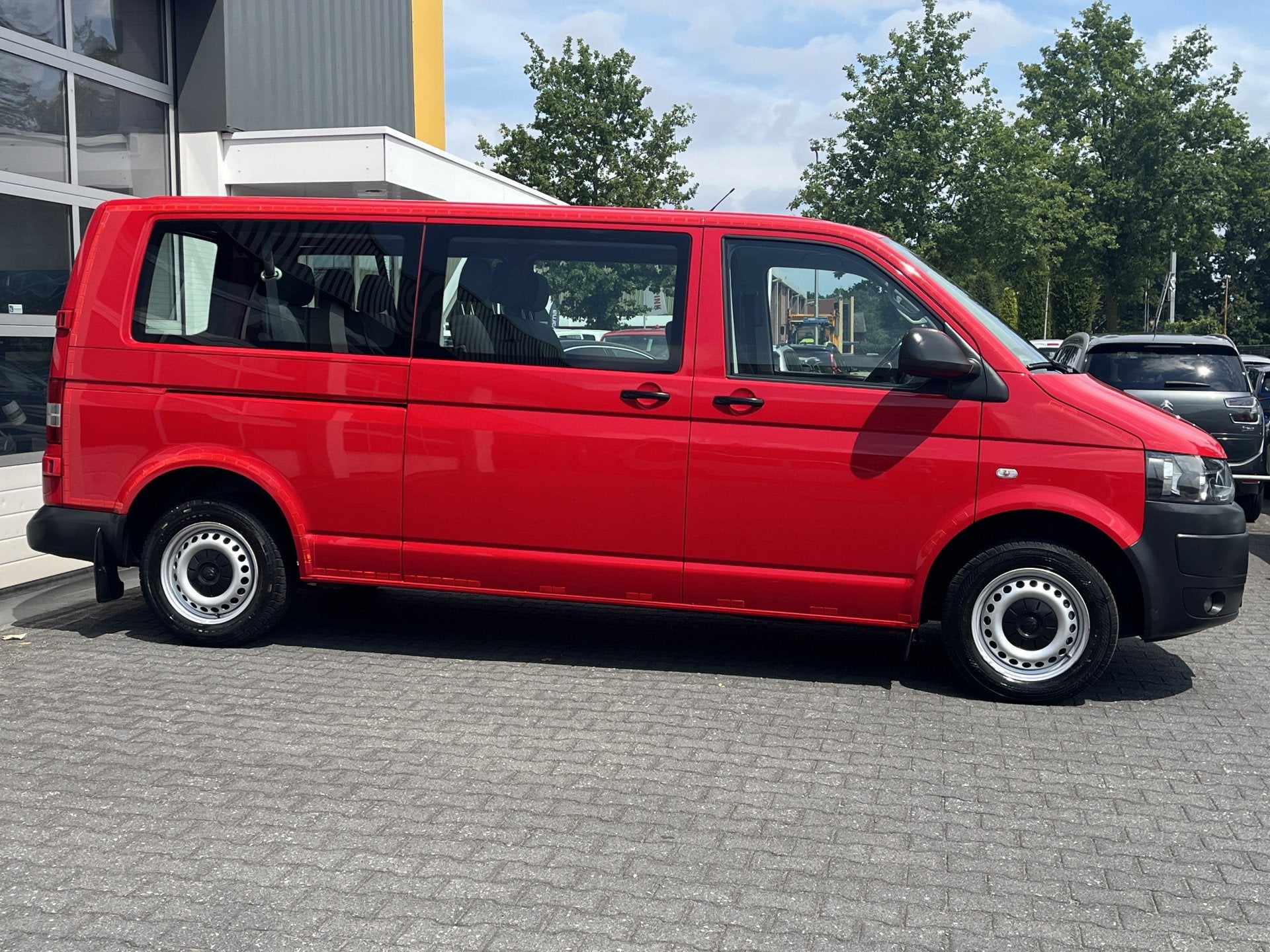 Volkswagen Transporter Kombi 2.0 TDI DSG Automaat 140 pk L2H, Auto's, Volkswagen, Euro 5, Stof, Gebruikt, 241 €/maand