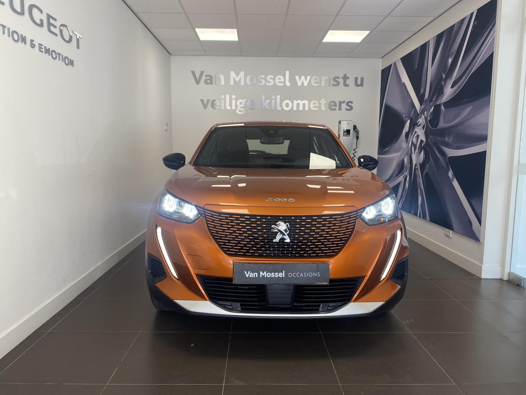 Peugeot e-2008 EV Active Pack 50 kWh | Apple Carplay & Andro, Auto's, Gebruikt, Overige kleuren, Origineel Nederlands, 1523 kg