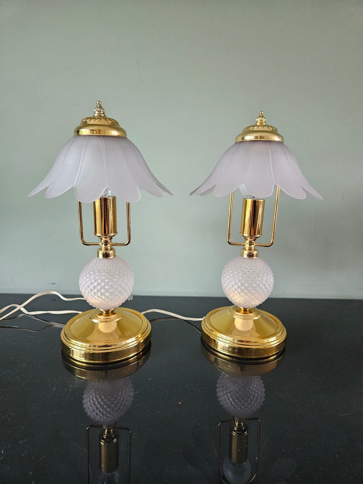 Set van 2 Vintage tafellampen met gouden voet en glazen Kap, Gebruikt, Glas, Vintage, Goud