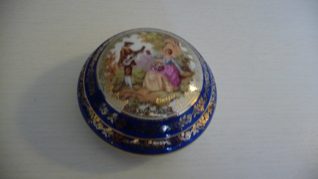 Limoges Monarch Porseleinen Doosje met Romantische Scène, Ophalen of Verzenden
