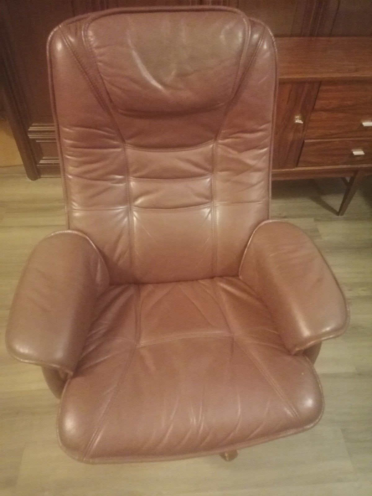 Comfortabele bruine leren fauteuil - Gebruikt, Ophalen, Gebruikt, Klassiek, Comfortabel, 50 tot 75 cm