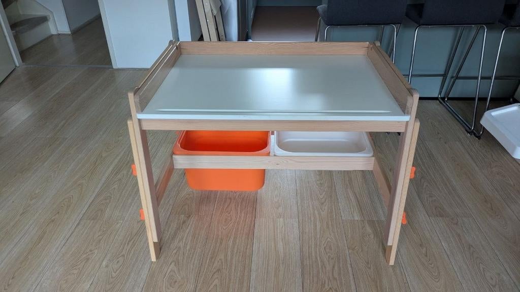 IKEA Flisat Kinderbureau - Verstelbaar met Opbergbakken, Ophalen of Verzenden, Zo goed als nieuw, Tafel(s)
