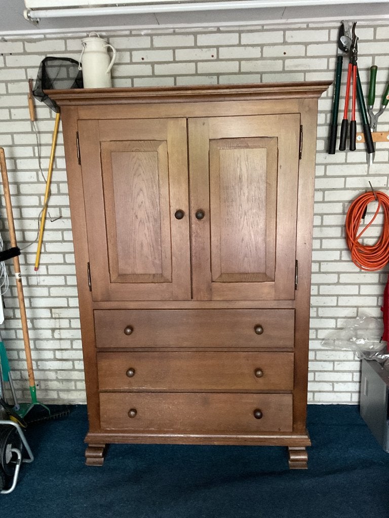 Eikenhouten kast, Ophalen