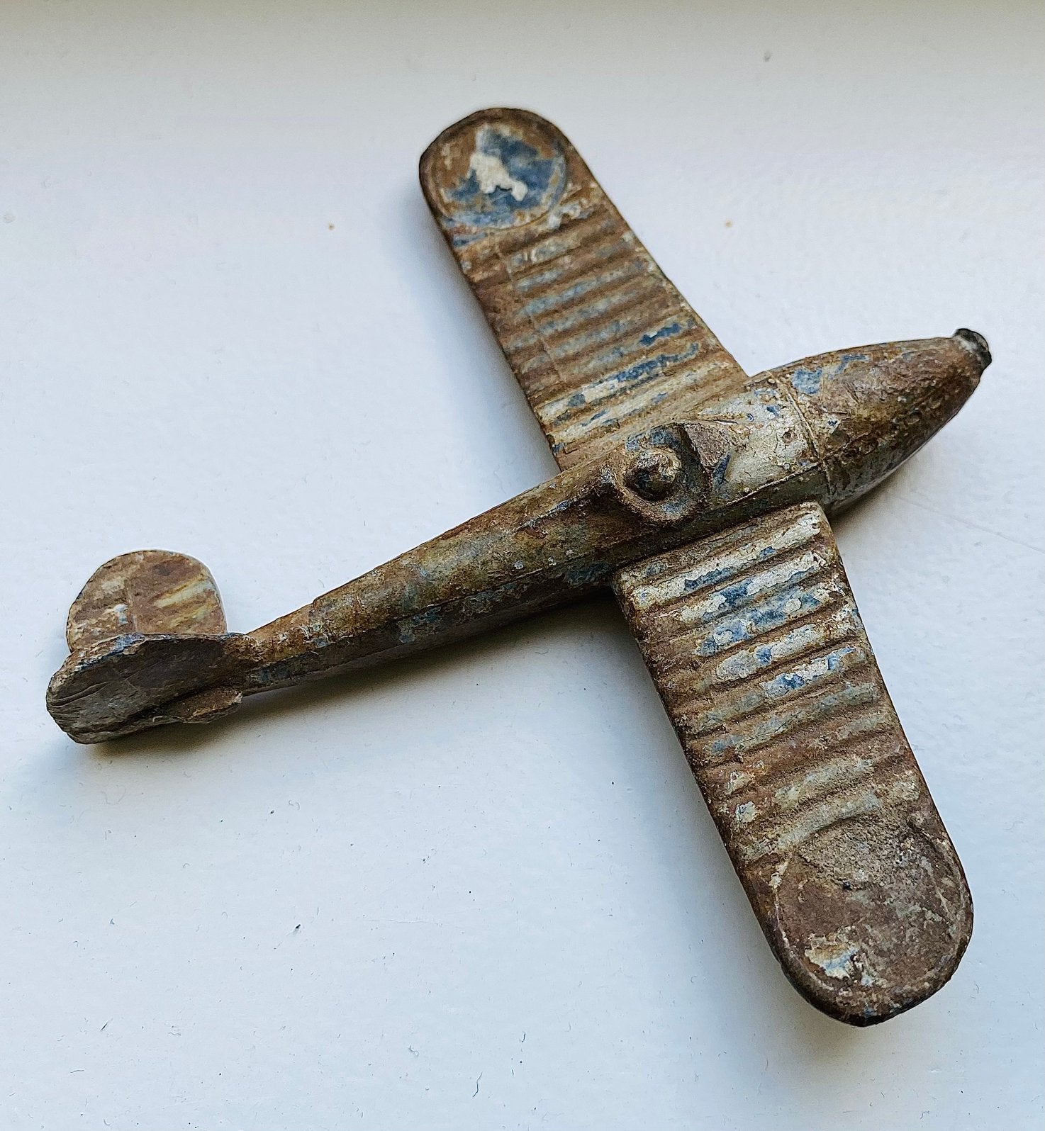 Vliegtuig bodemvondst speelgoed wo2, Verzamelen, Militaria | Tweede Wereldoorlog, Ophalen of Verzenden, Duitsland, Hulzen of Bodemvondsten
