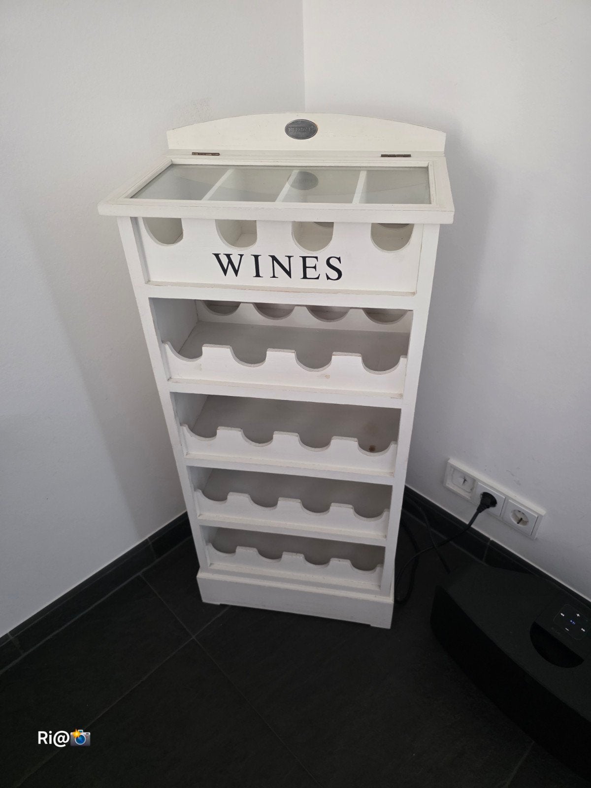 Wijnrek wit met 'WINES' opdruk - Gebruikt, goede staat, Ophalen, Gebruikt, 15 tot 25 flessen, 75 – 100