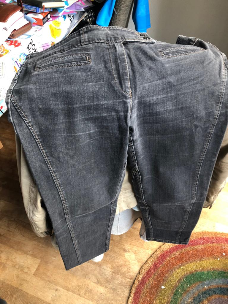 Mooie zwarte dames broek maat 42, Zwart, Maat 42/44 (L), Ophalen of Verzenden, Zo goed als nieuw