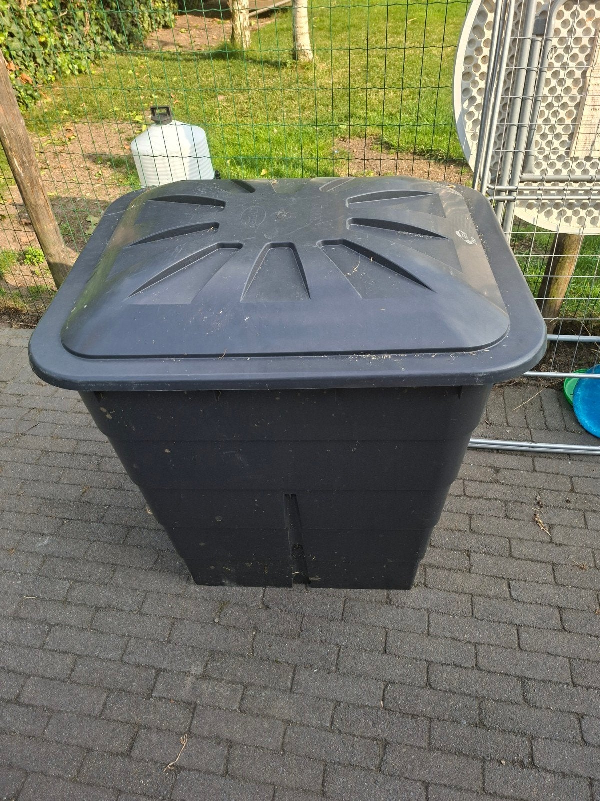 300 liter grote zwarte bak met deksel, Ophalen of Verzenden