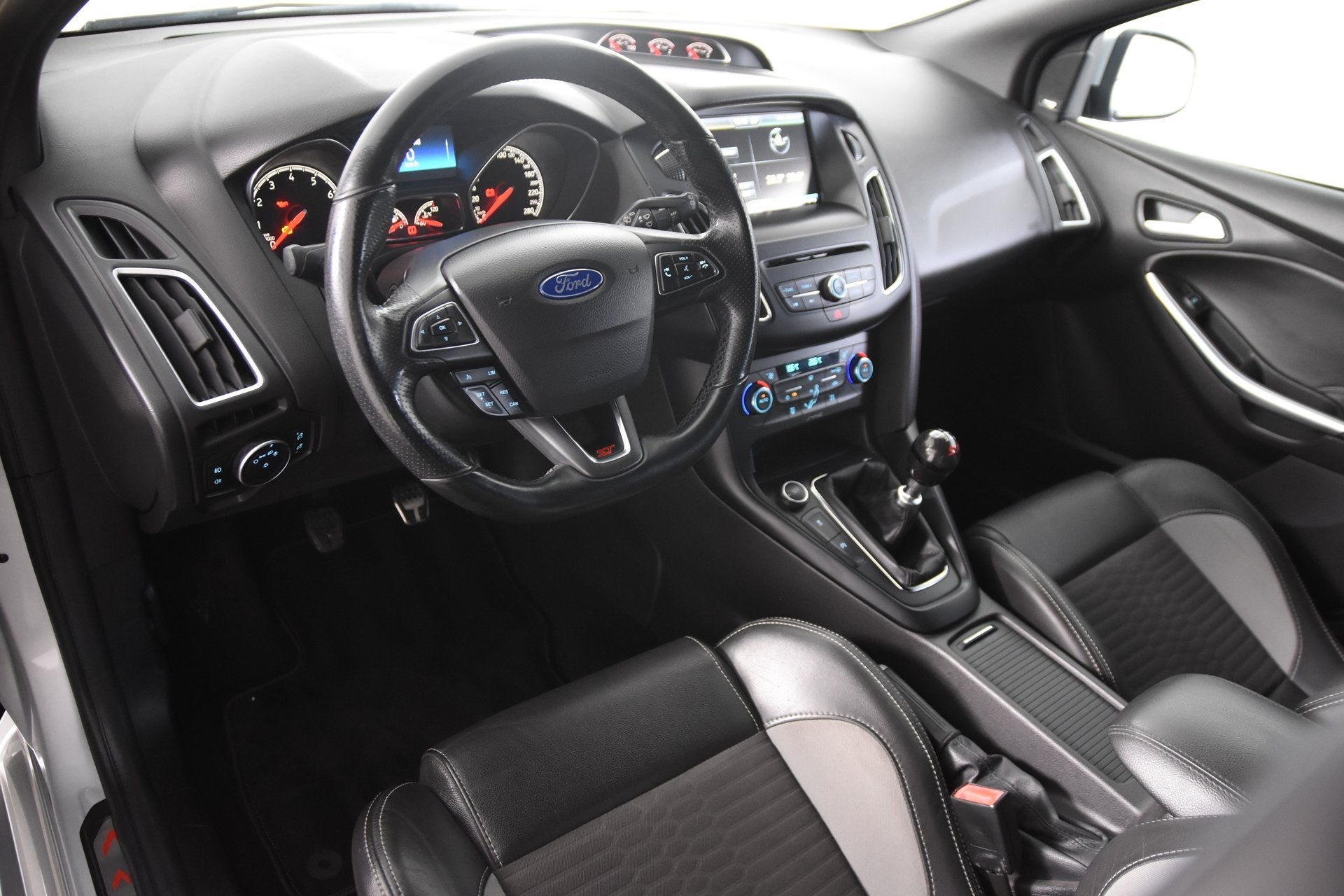 Ford Focus 2.0 EcoBoost ST-3 *Recaro*Navigatie*DAB*Preforman, Auto's, Gebruikt, 4 cilinders, 252 pk, 14 km/l