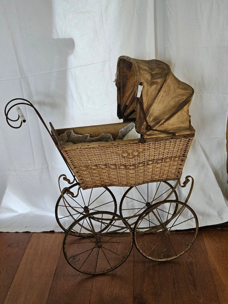 Antieke Wicker Poppenwagen - Vintage Decoratie, Ophalen