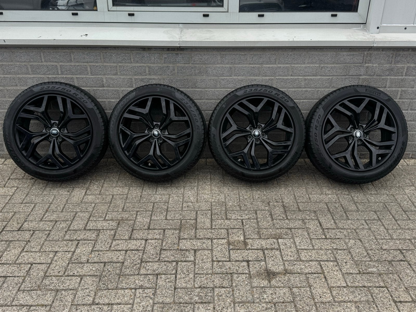 Originele Range Rover Evoque Velgen met Pirelli Winterbanden, Gebruikt, Banden en Velgen, 235 mm, Terreinwagen