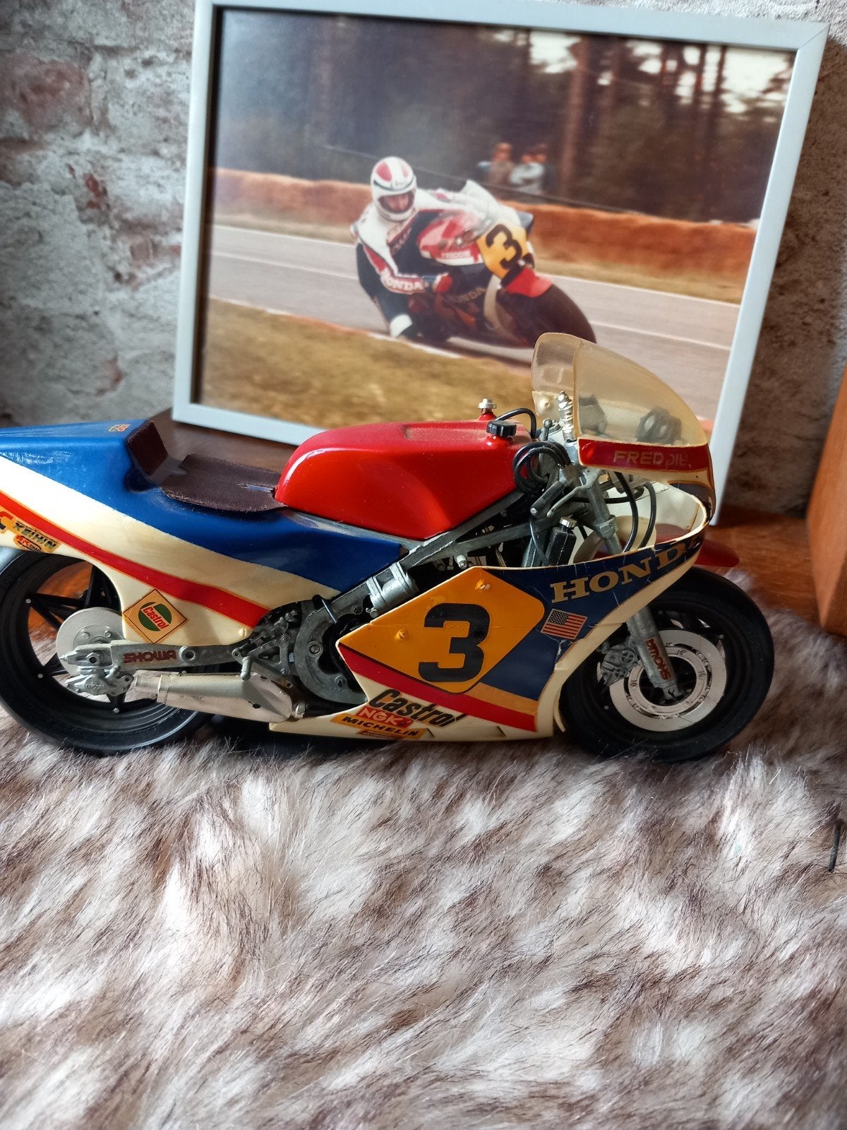 Honda Freddie Spencer modelmotor 20 cm lang metaal, Hobby en Vrije tijd, Modelbouw | Auto's en Voertuigen, Overige merken, Gebruikt