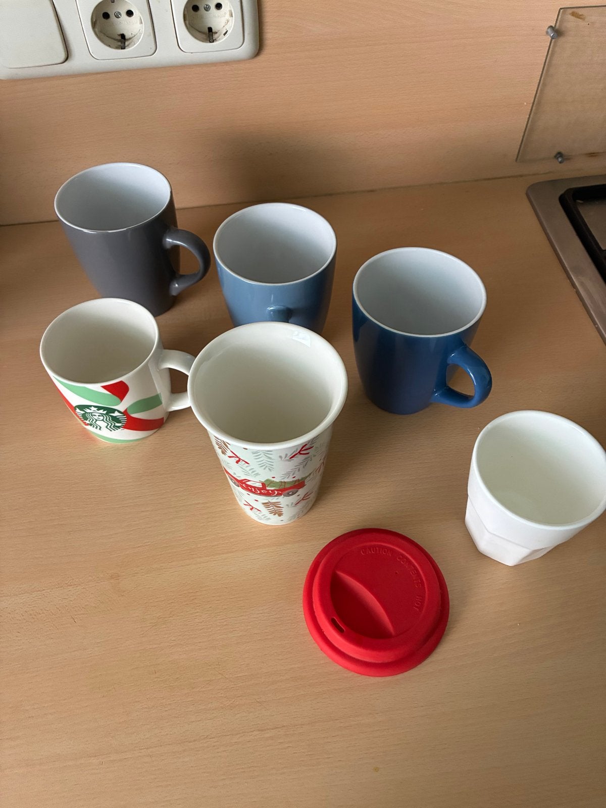 Mokken en kopjes - Starbucks en diverse merken, Ophalen of Verzenden, Steen/keramiek, Meerkleurig, Overige merken