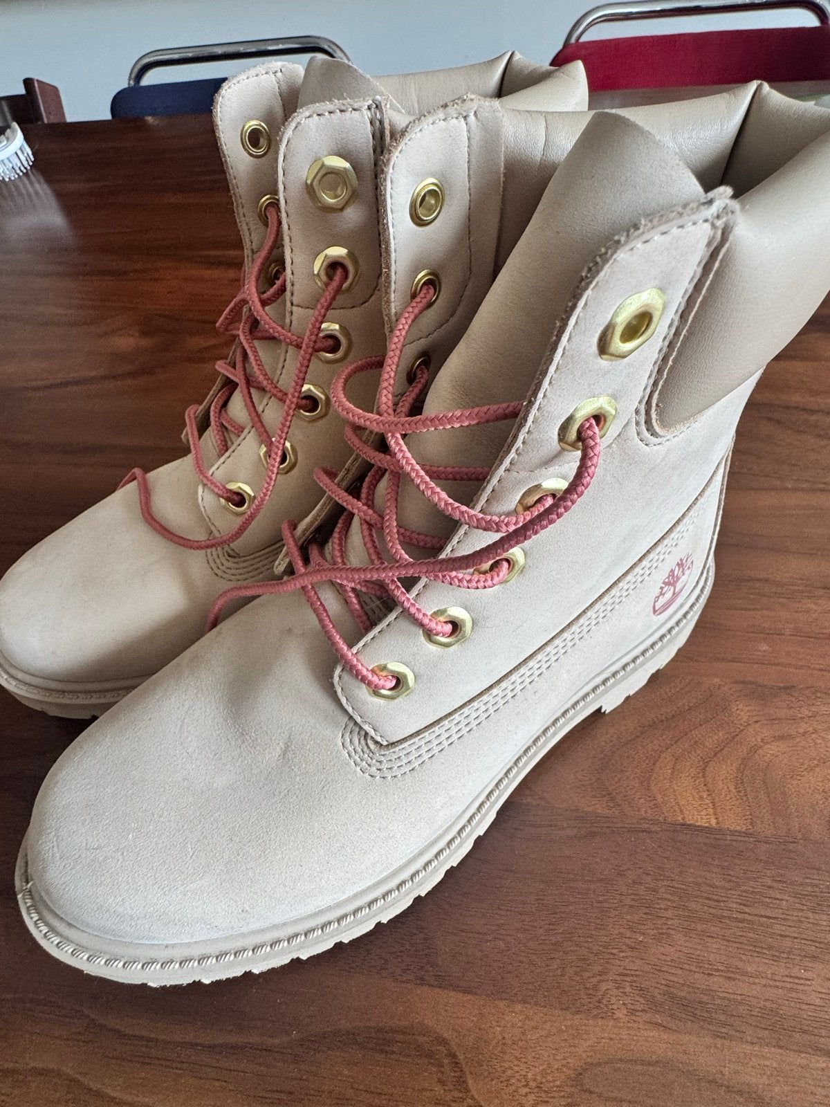 Timberland beige nubuck Boots - 36 Beige met roze veters, Beige, Lage of Enkellaarzen, Nieuw, Ophalen of Verzenden